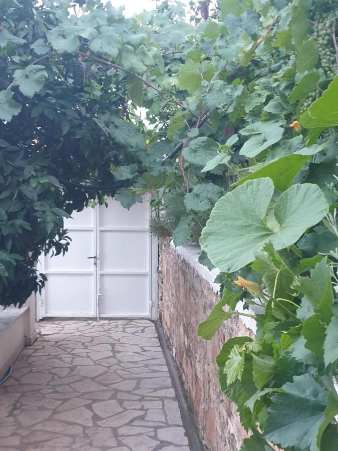 Rosemary House Guest House Sarande Exterior photo