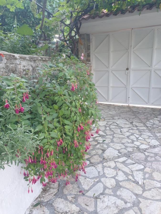 Rosemary House Guest House Sarande Exterior photo